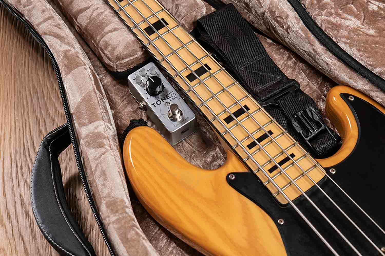 Педаль для бас-гитар IK Multimedia TONEX-ONE-Bass - Педаль эффектов для бас-гитары, IK Multimedia TONEX-ONE-Bass в магазине Доминанта мьюзик - фото 2