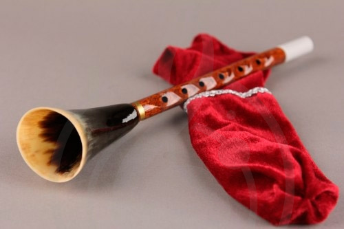 Свистулька Свистульки YARA YARA ZA-1 - жалейка + чехол, сопрано, состав: шпон красного дерева и рог быка. ZA-1 - фото 1