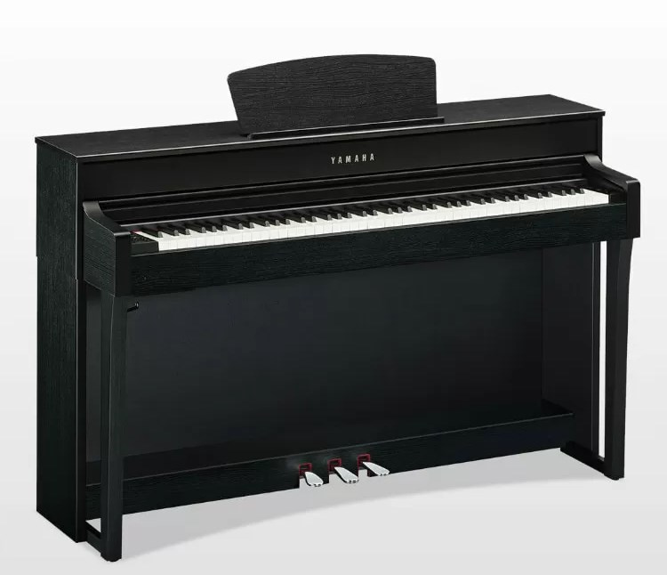model pianino%20Yamaha%20CLP 645
