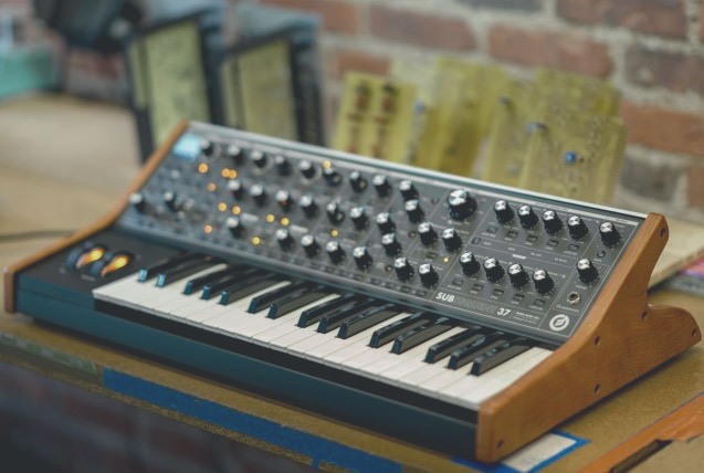 Moog Subsequent 37 - парафонический синтезатор